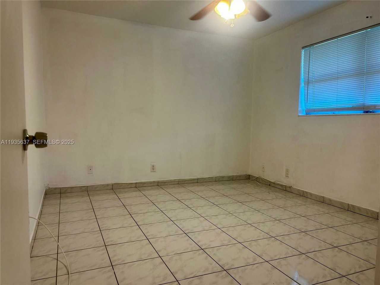 2230 Jackson St #1W - Photo 7 of 8