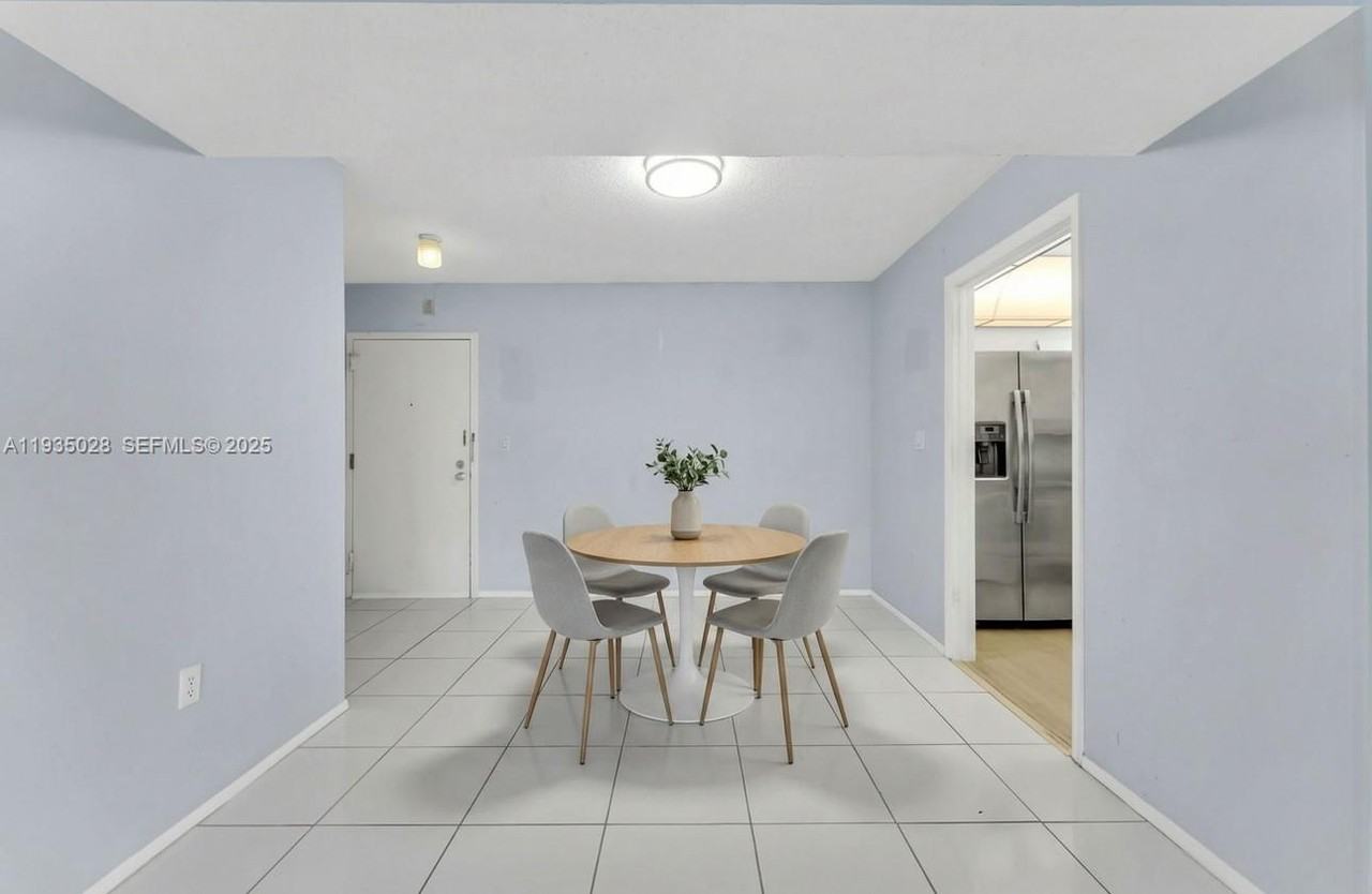 4172 Inverrary Dr #304 - Photo 3 of 8