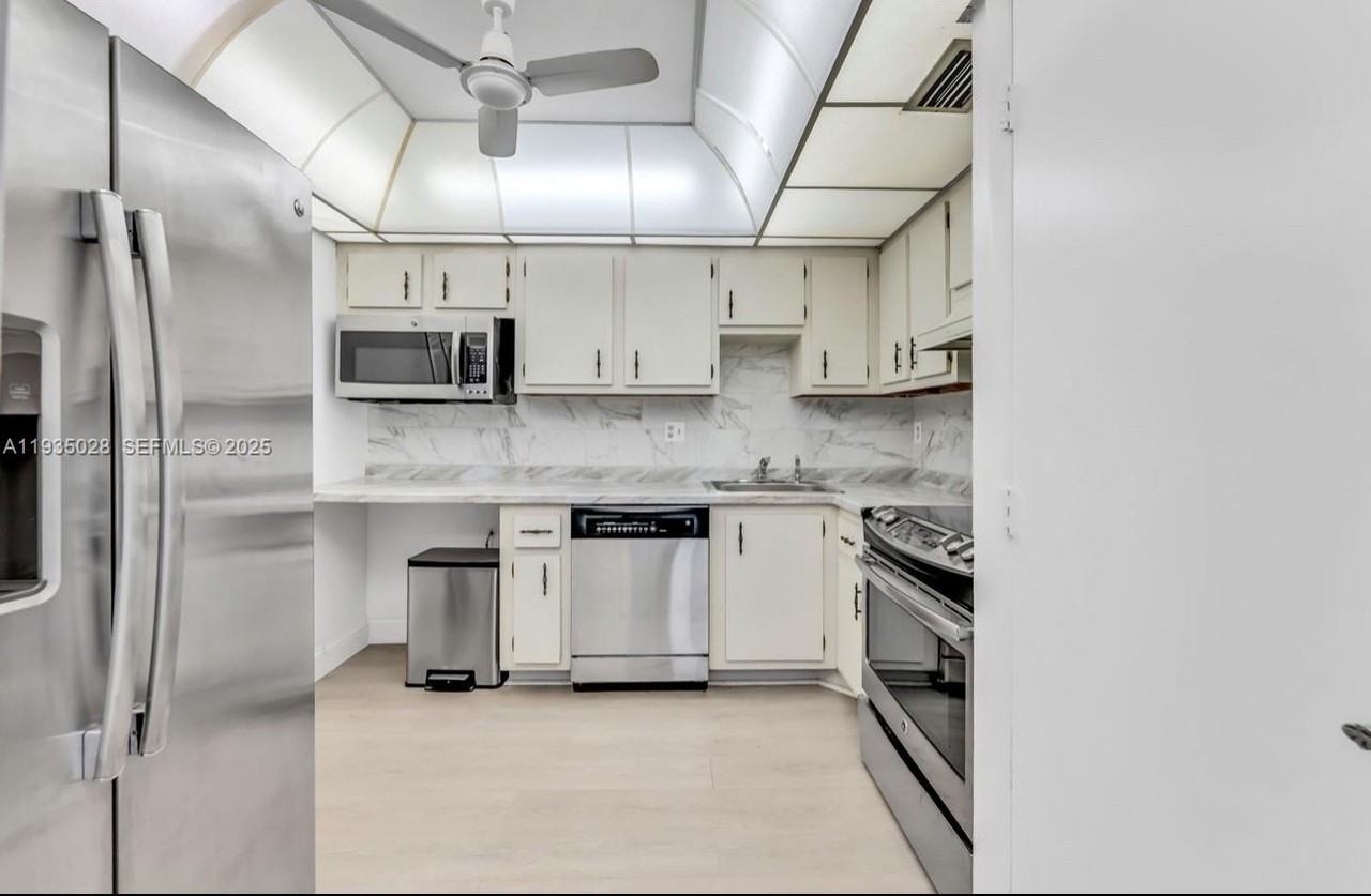 4172 Inverrary Dr #304 - Photo 5 of 8