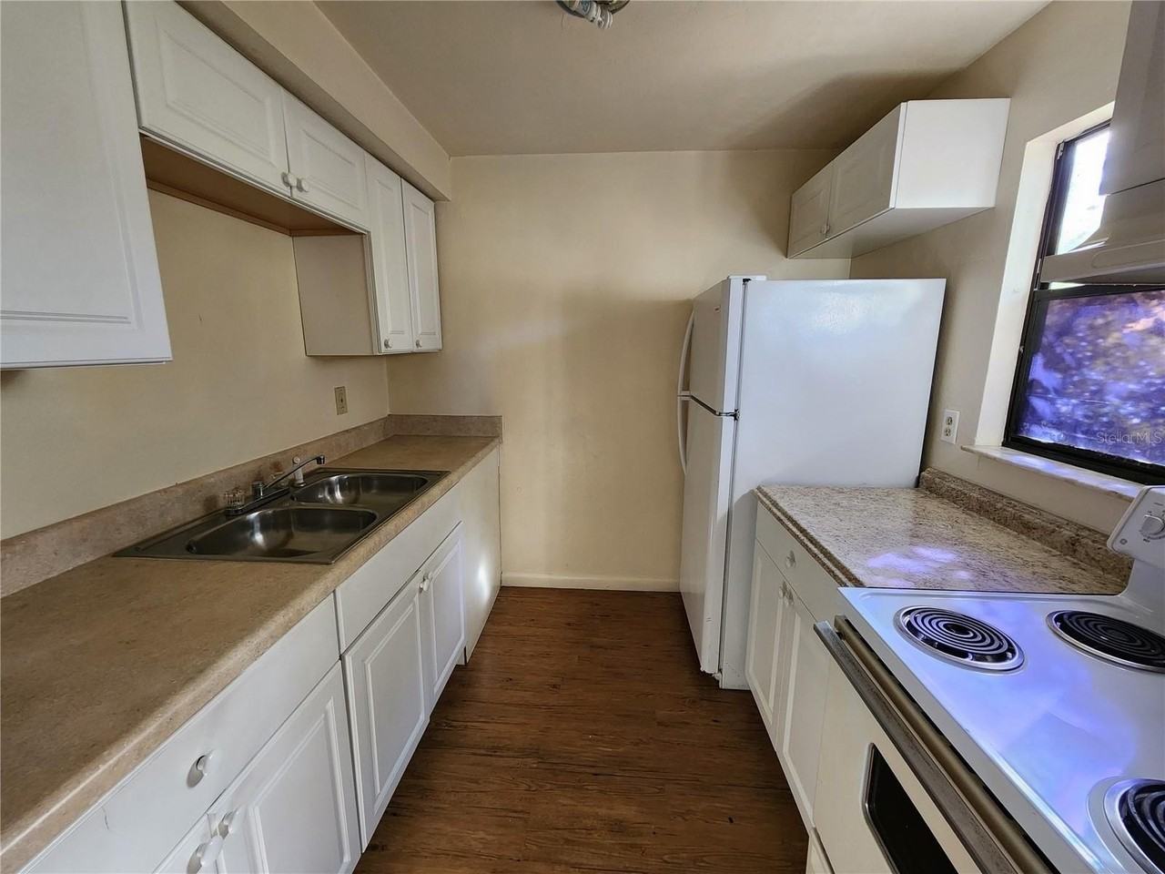 701 Sw 67th Ter #D - Photo 2 of 15