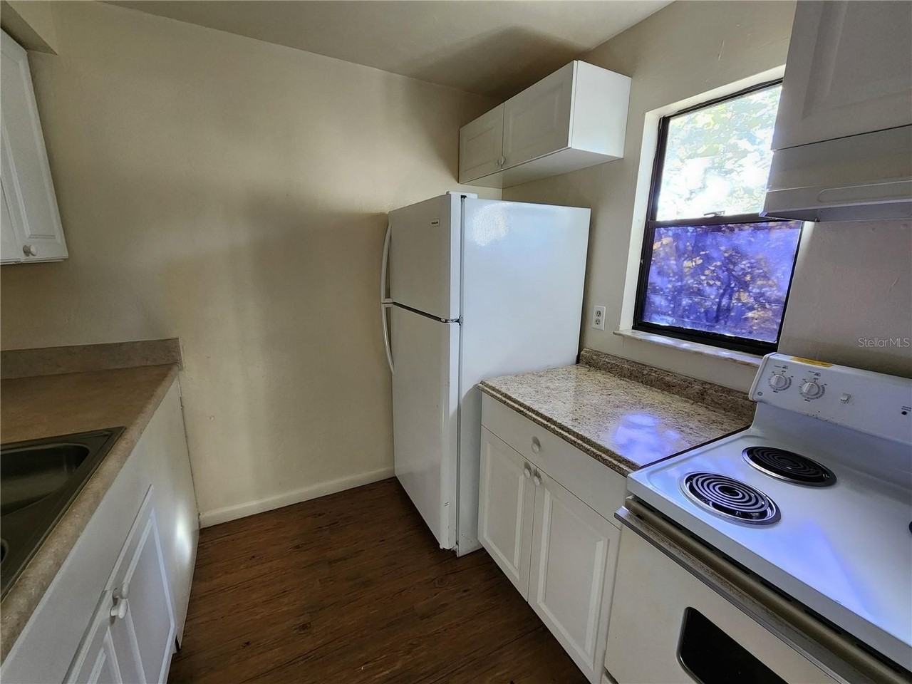 701 Sw 67th Ter #D - Photo 3 of 15