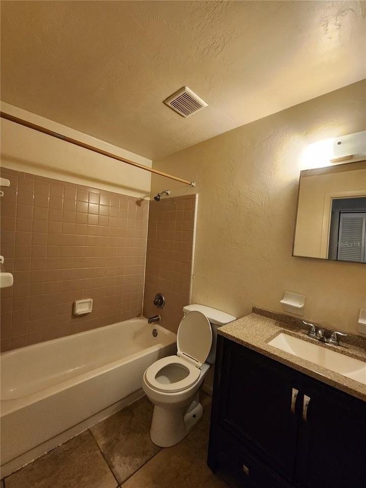 701 Sw 67th Ter #D - Photo 7 of 15