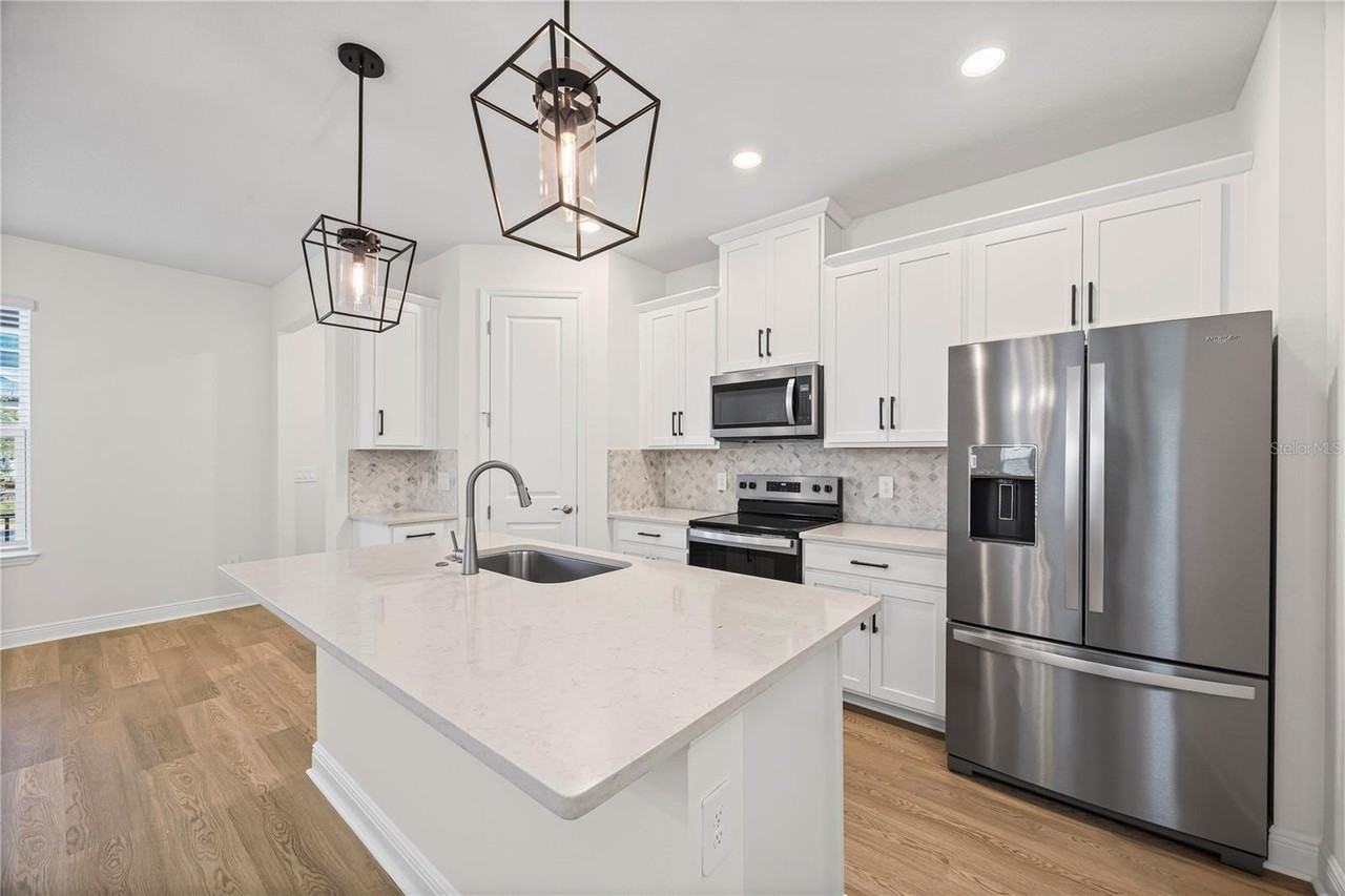 16436 Silver Brook Way - Photo 2 of 18