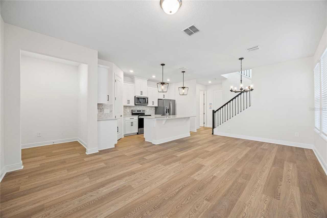 16436 Silver Brook Way - Photo 5 of 18