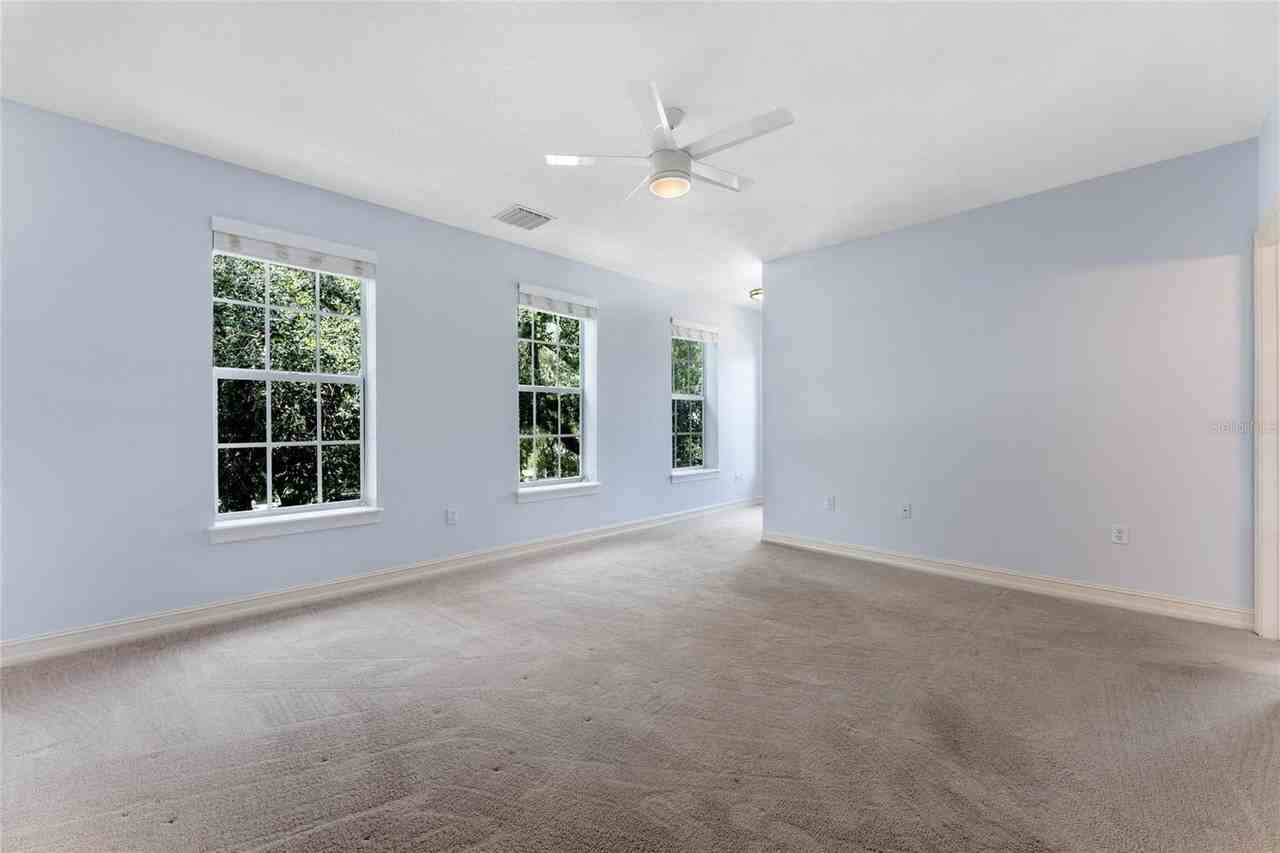 915 Greenlawn St - Photo 3 of 23