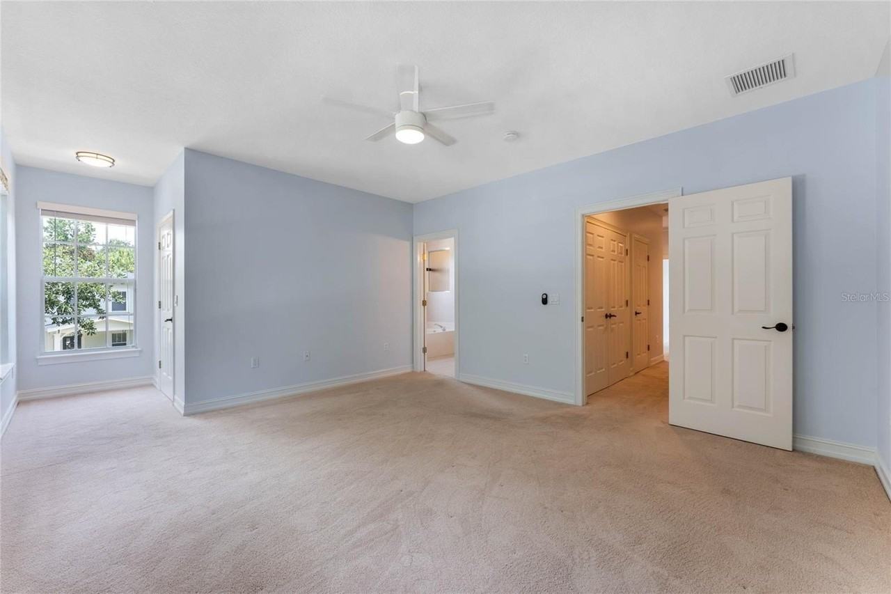 915 Greenlawn St - Photo 4 of 23