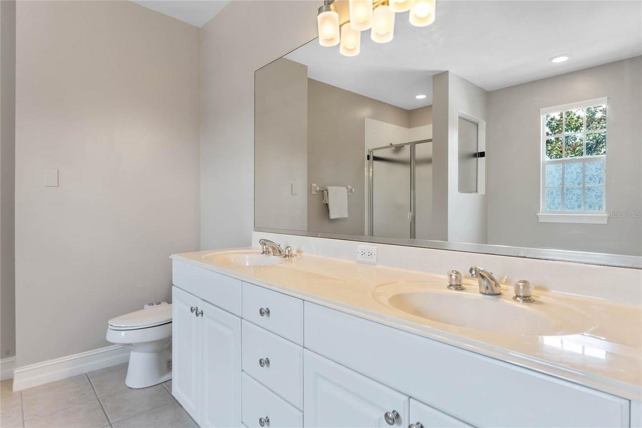 915 Greenlawn St - Photo 5 of 23