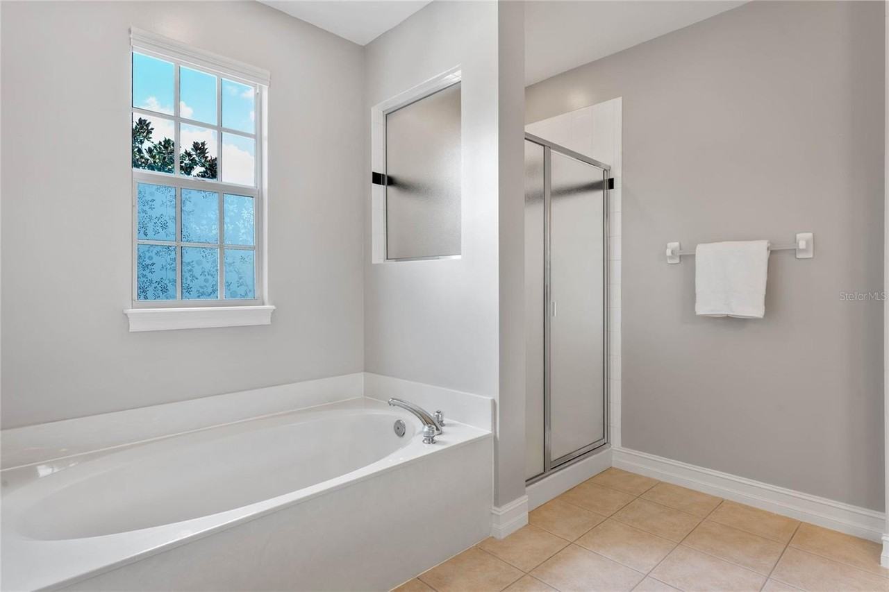 915 Greenlawn St - Photo 6 of 23