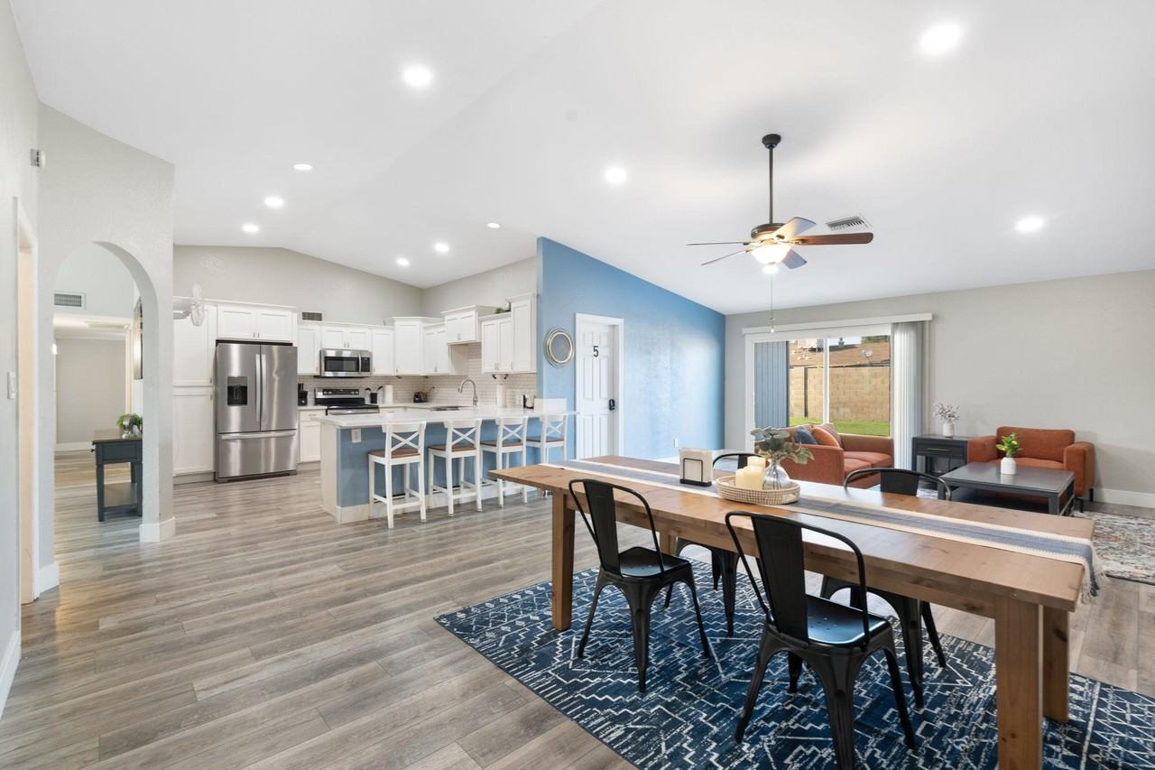 E Carmel Ave - Photo 5 of 14