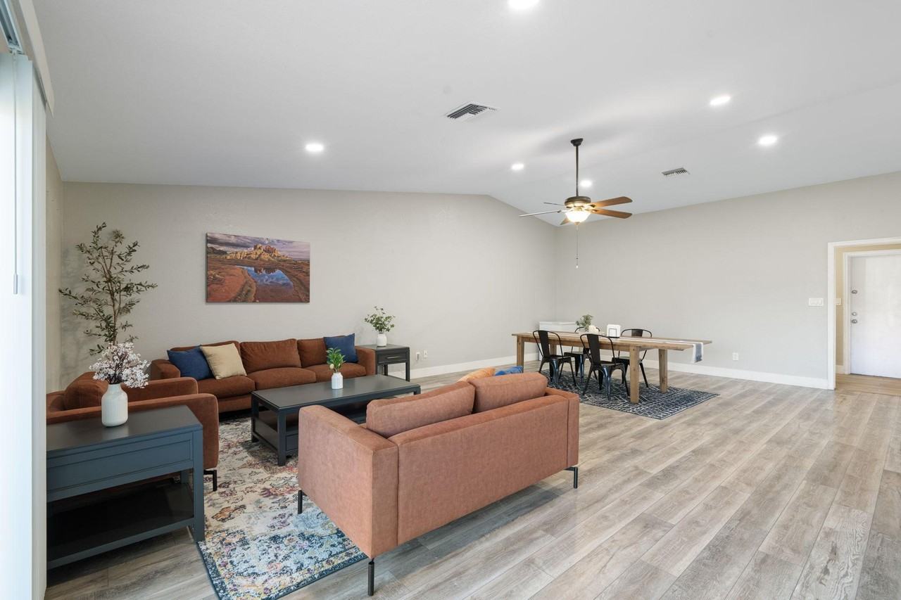 E Carmel Ave - Photo 6 of 14