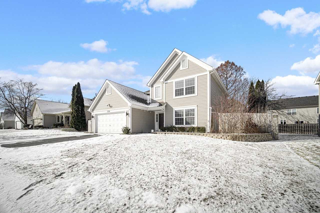 1384 Roxbury Dr - Photo 3 of 5