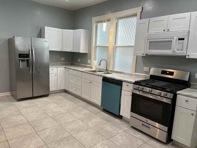 8153 S Exchange Ave - Photo 4 of 11