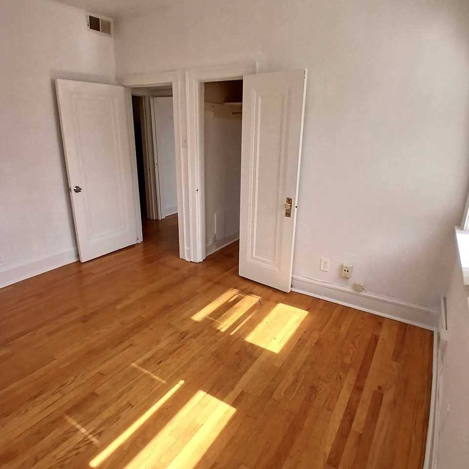 4808 W Barry Ave Apt 2w #2W - Photo 5 of 11