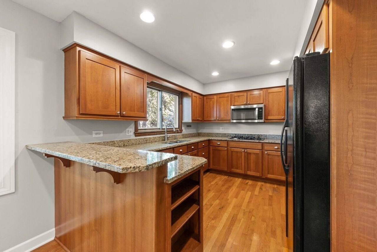 10S160 Alma Ln - Photo 4 of 27