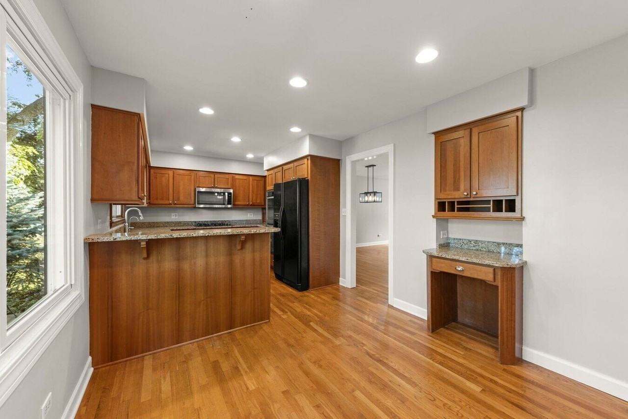 10S160 Alma Ln - Photo 5 of 27