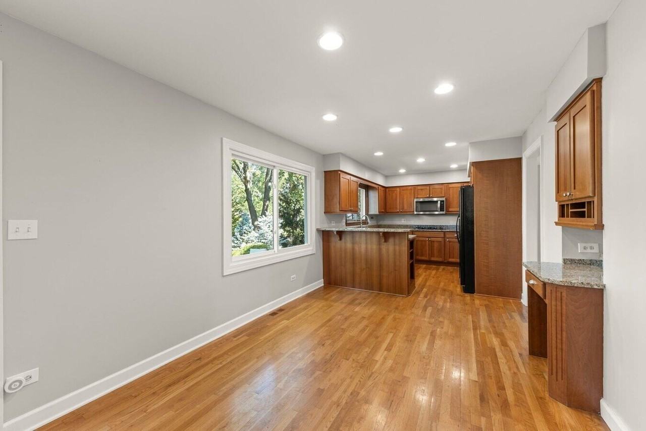 10S160 Alma Ln - Photo 6 of 27