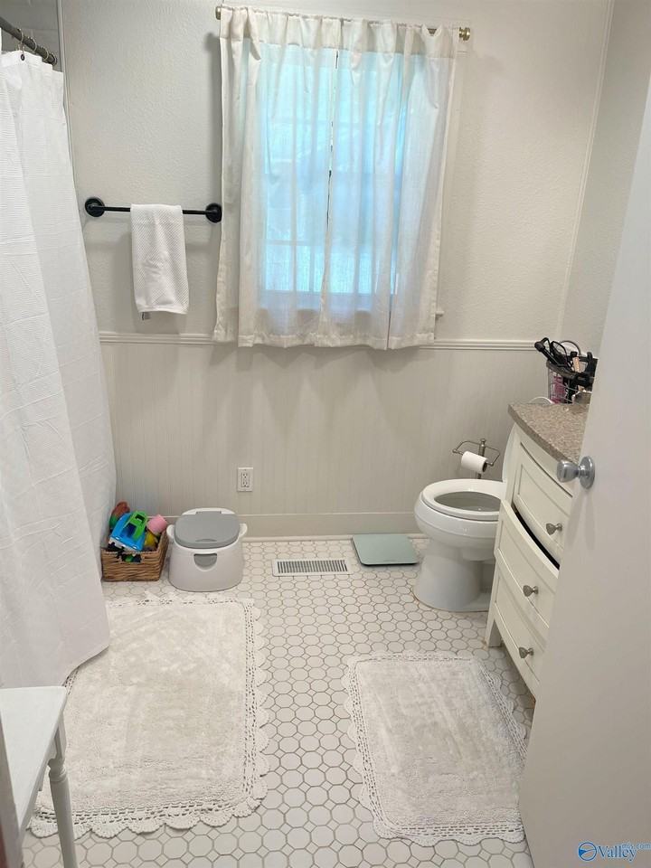 1316 Carlisle Ave - Photo 4 of 9