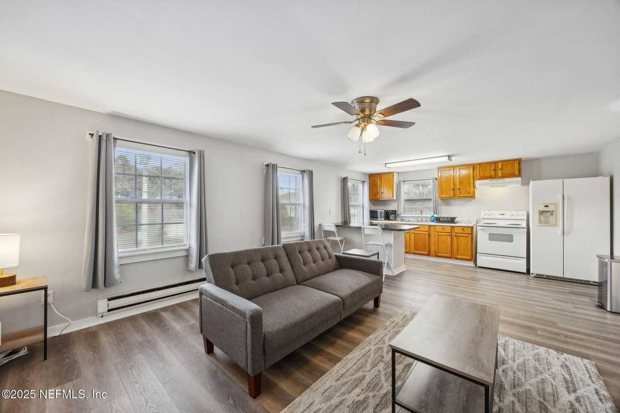 5342 Kingsbury St - Photo 5 of 12