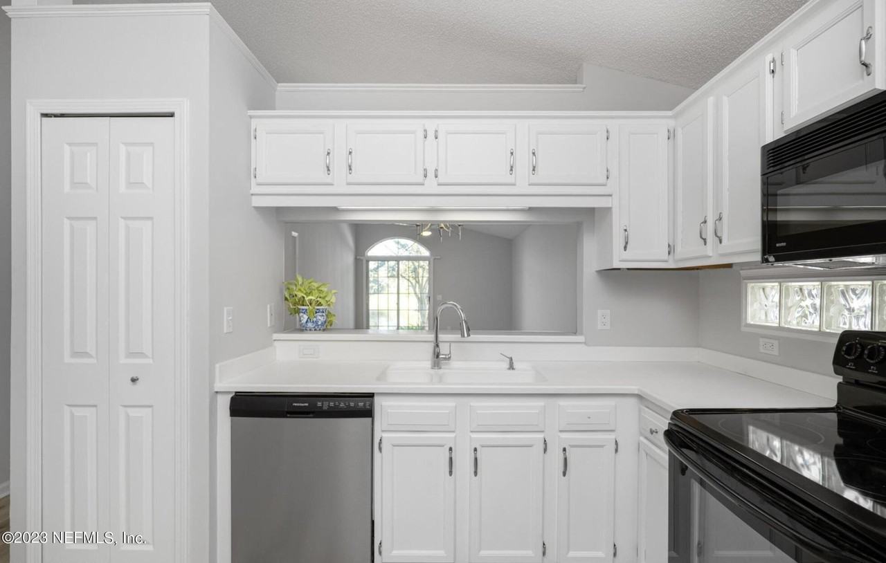 126 Solano Cay Cir - Photo 6 of 26