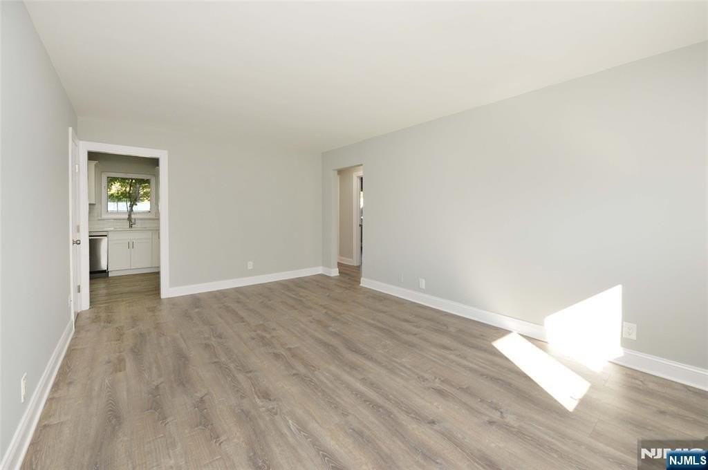 260 Oak St Apt E4 - Photo 4 of 12