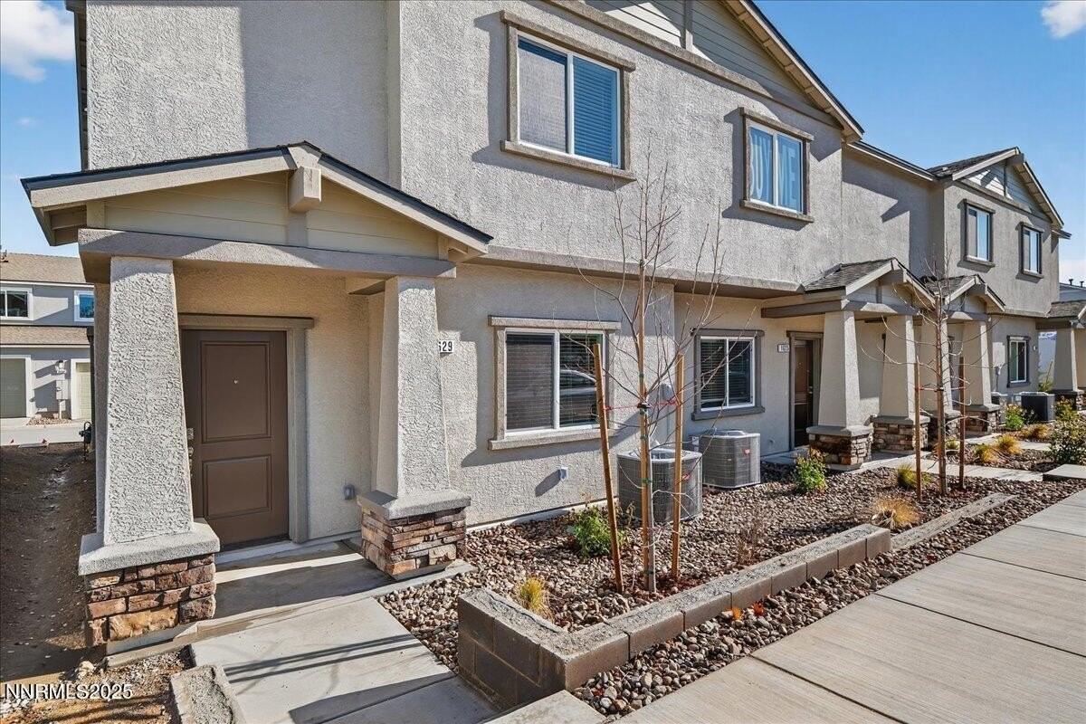 1629 Icelandic Way - Photo 2 of 43