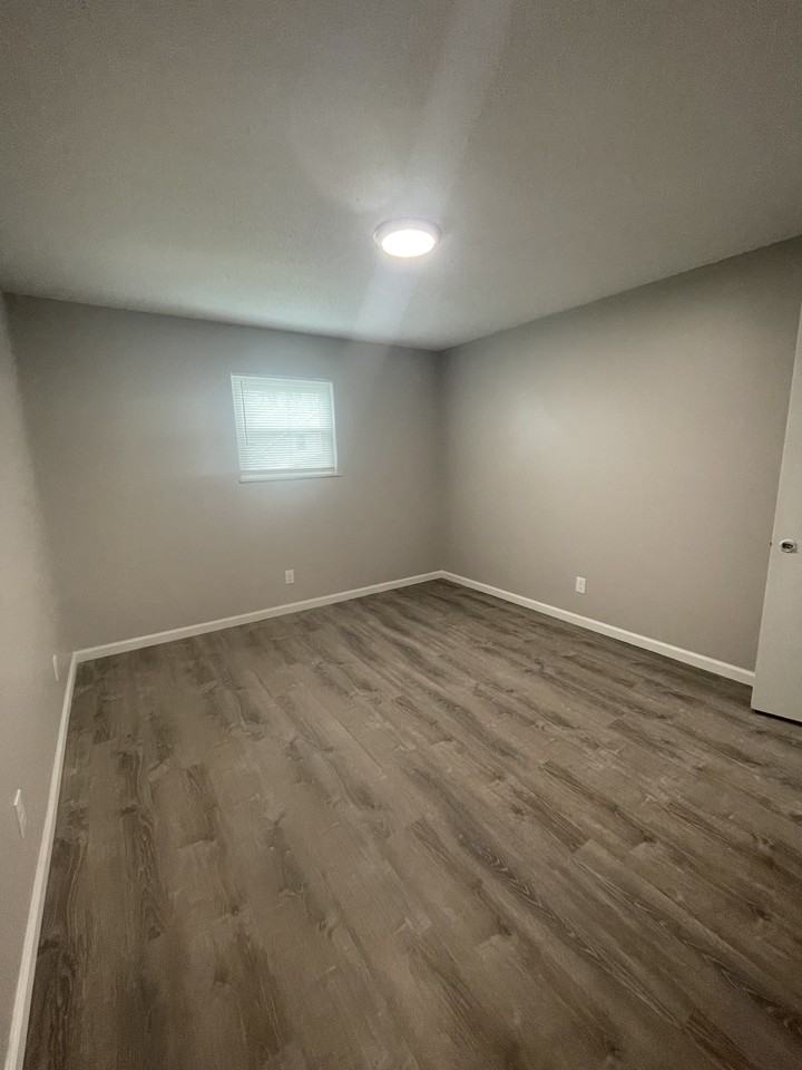 305 Lynnwood Drive5 #5 - Photo 4 of 12