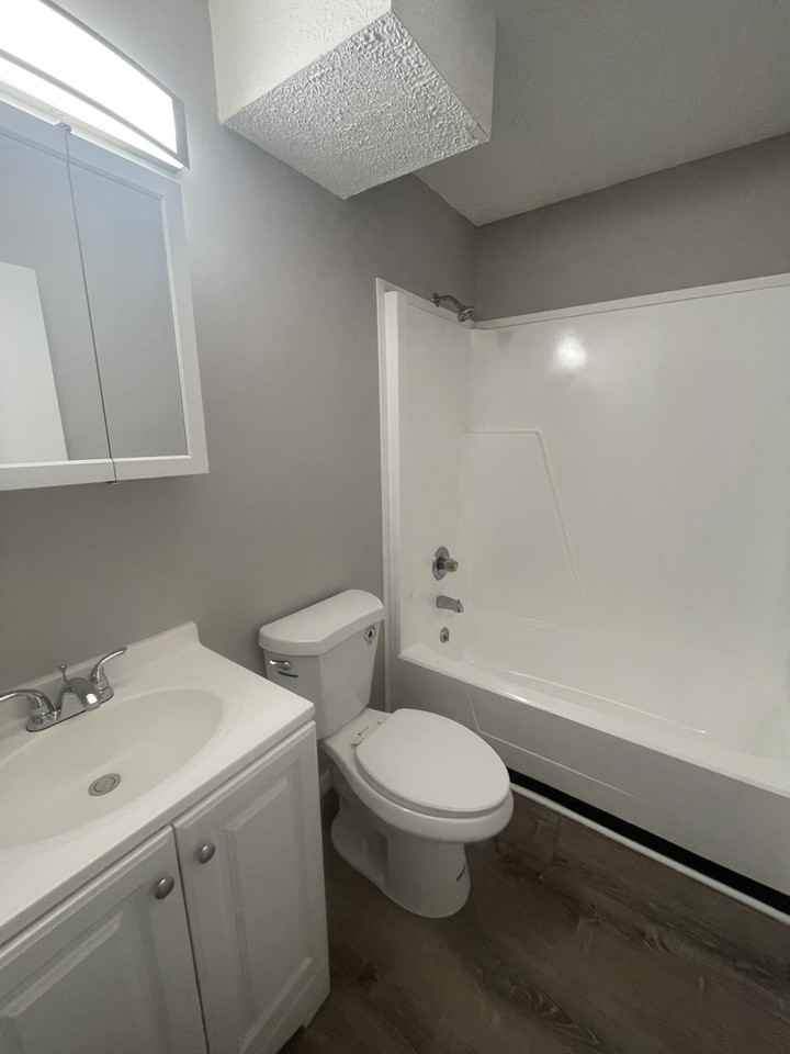 305 Lynnwood Drive5 #5 - Photo 6 of 12