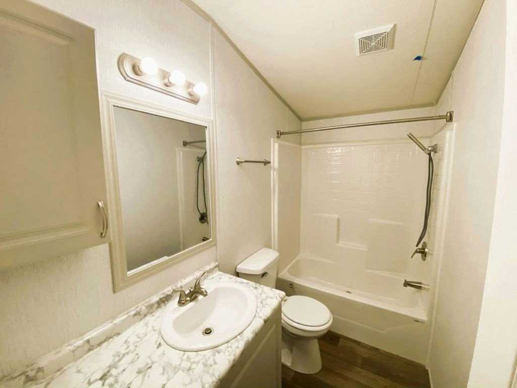 224 W Erie Dr - Photo 3 of 35