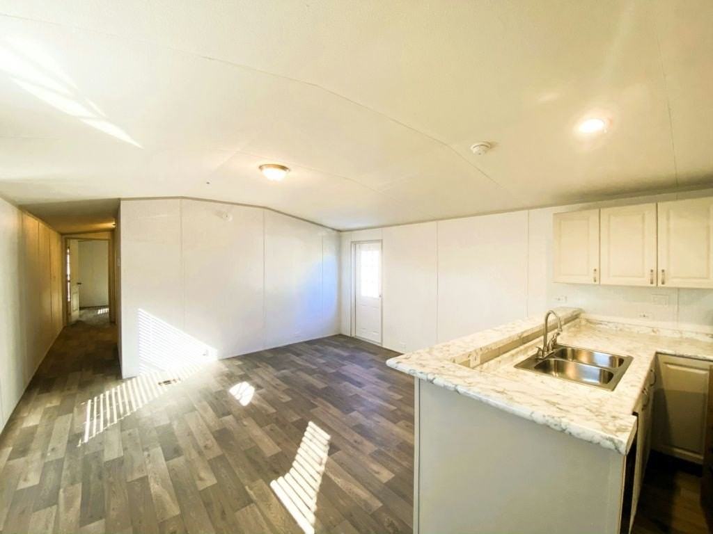 224 W Erie Dr - Photo 4 of 35