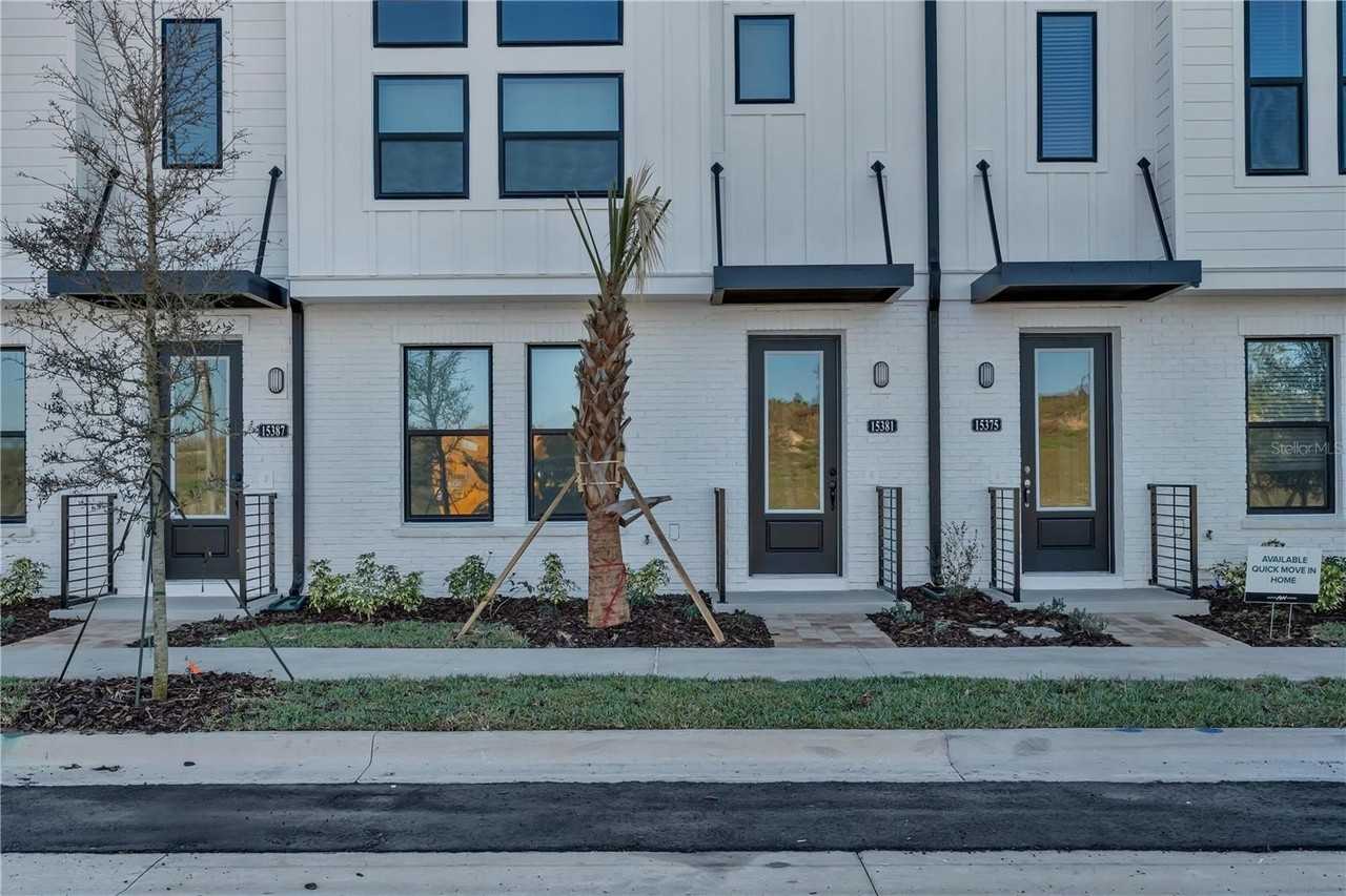 15381 Hamlin Park Dr - Photo 2 of 33