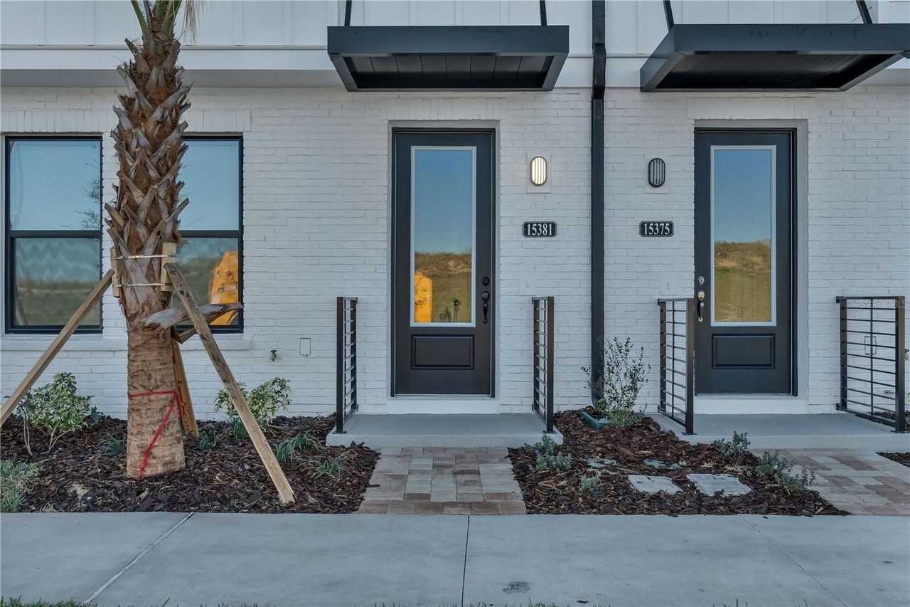 15381 Hamlin Park Dr - Photo 3 of 33