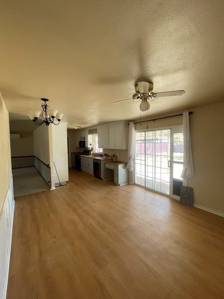 302 E Harriet St - Photo 5 of 18