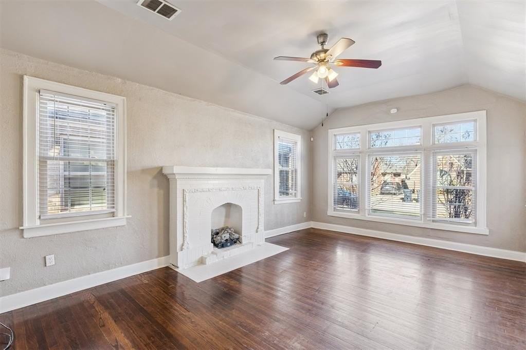 1220 Nw 43rd St - Photo 3 of 35