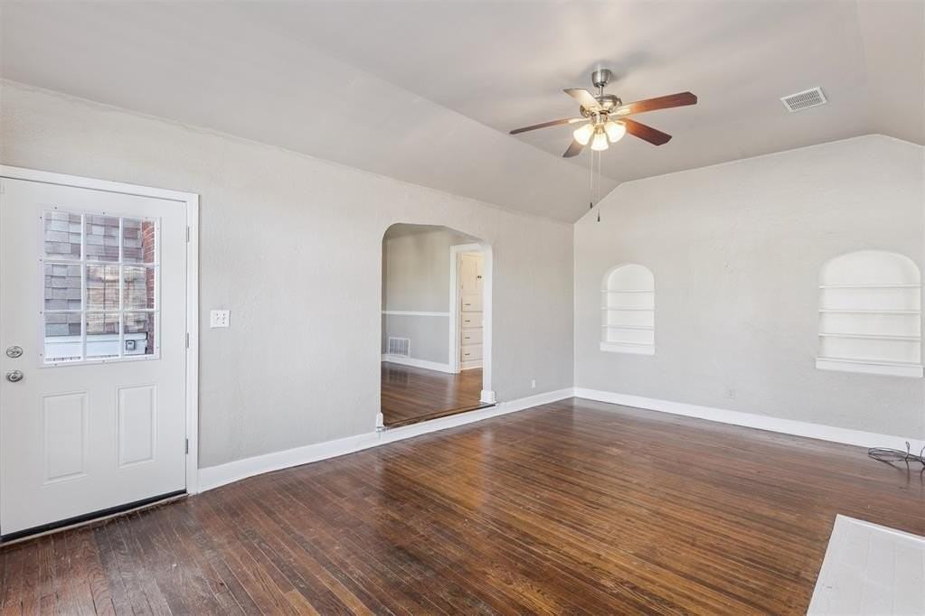 1220 Nw 43rd St - Photo 5 of 35