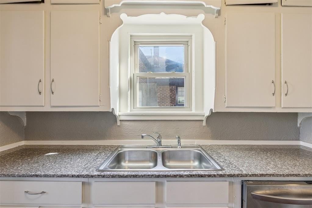 1220 Nw 43rd St - Photo 7 of 35