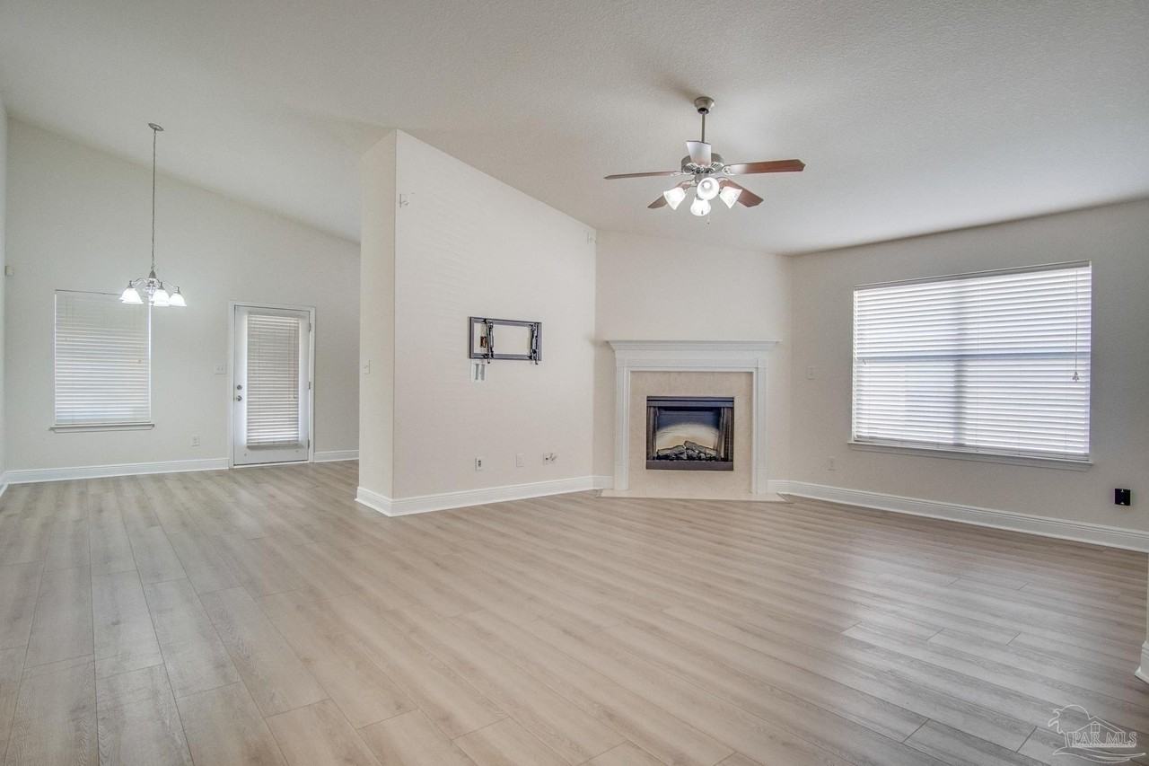 3985 Embers Lndg - Photo 3 of 27