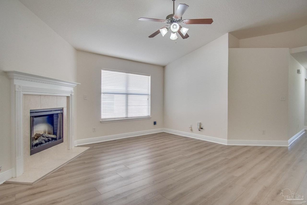 3985 Embers Lndg - Photo 5 of 27