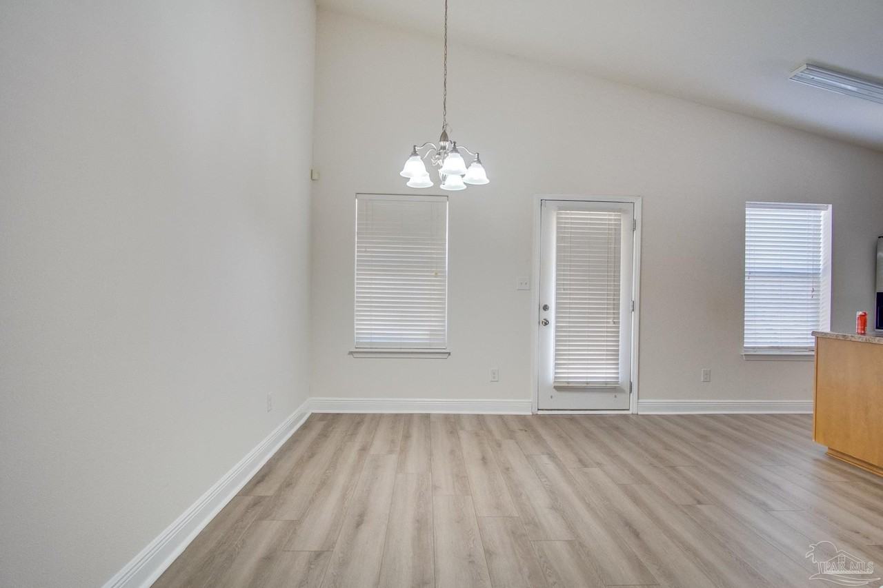 3985 Embers Lndg - Photo 6 of 27