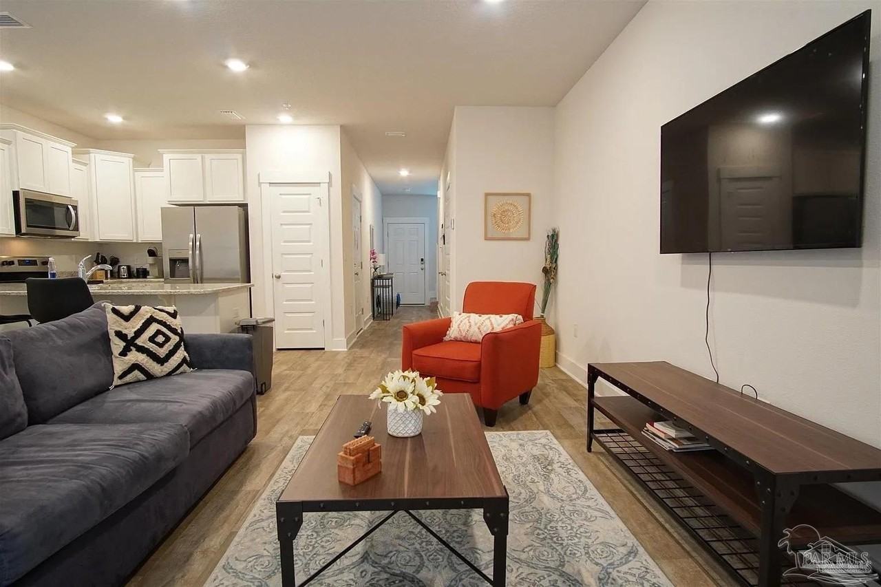 1435 Iroquois Ct - Photo 4 of 24