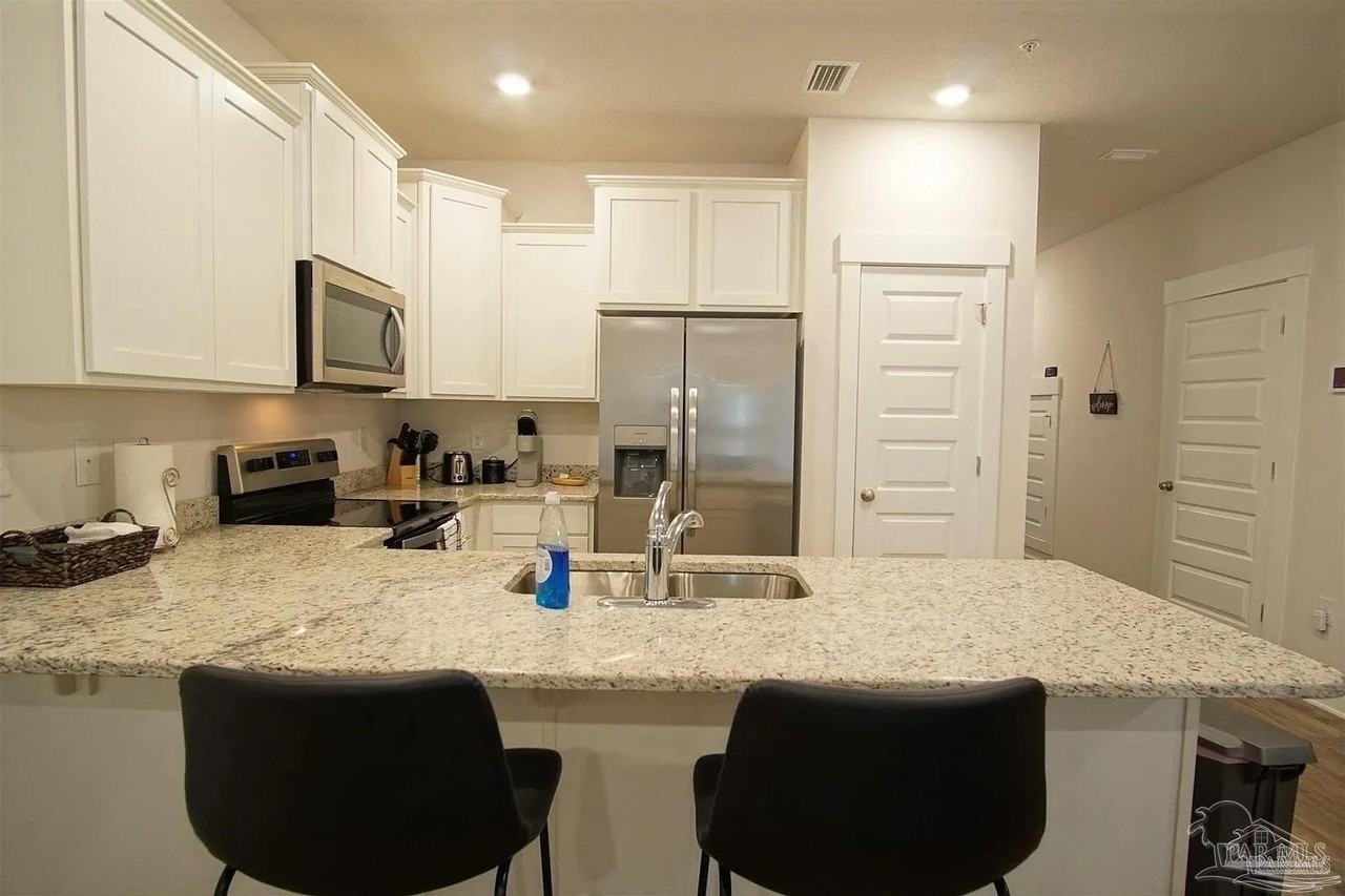 1435 Iroquois Ct - Photo 7 of 24