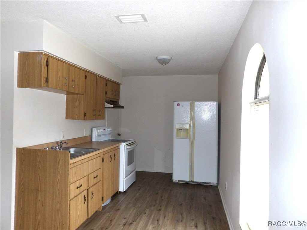 1002 Leroy Bellamy Rd - Photo 2 of 8