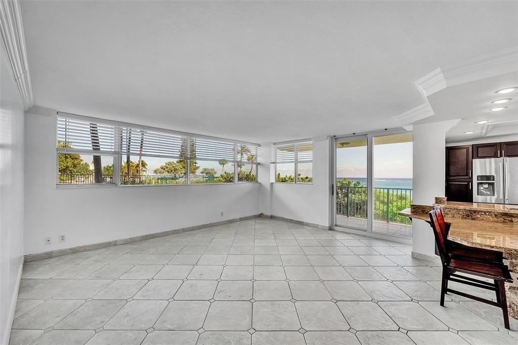 1239 Hillsboro Mile #109 - Photo 7 of 37