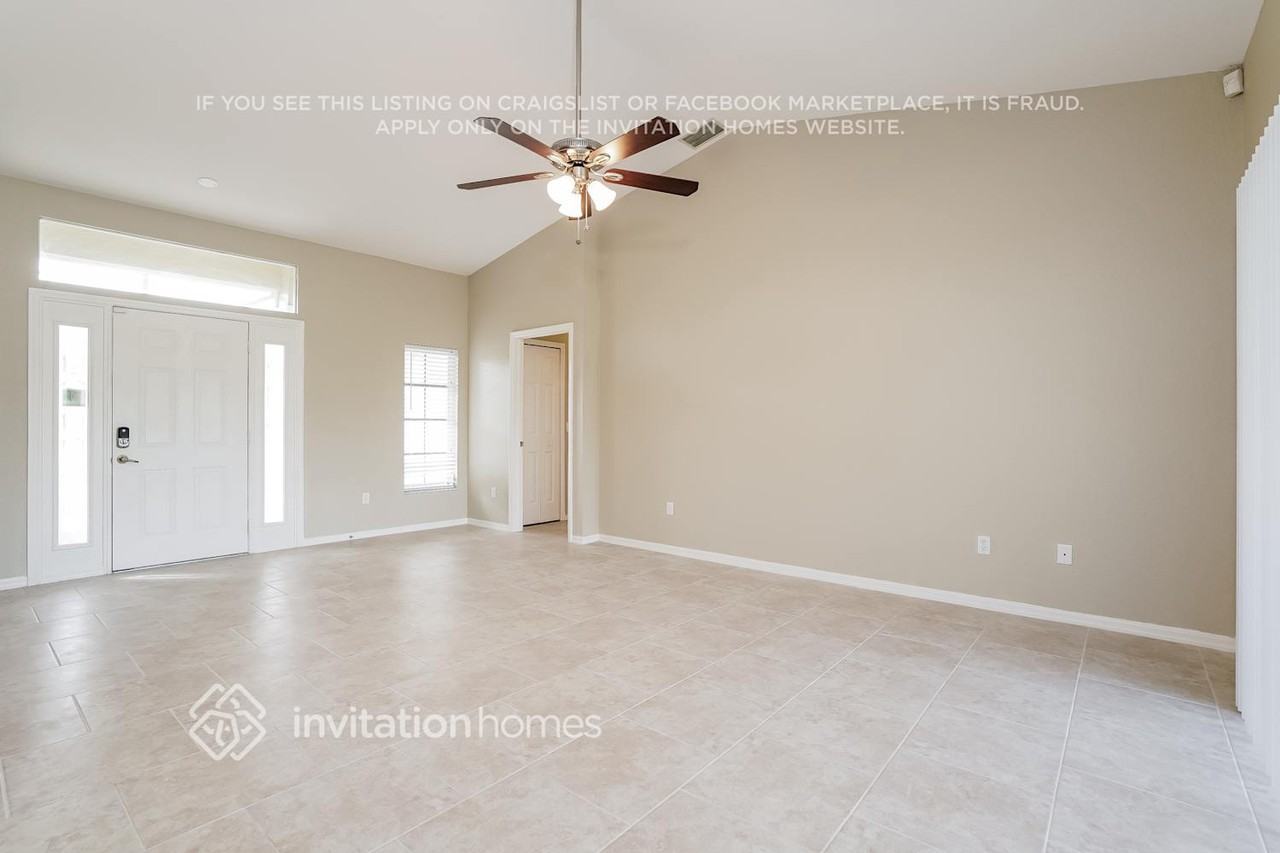 23156 Hillsdale Ave - Photo 3 of 20