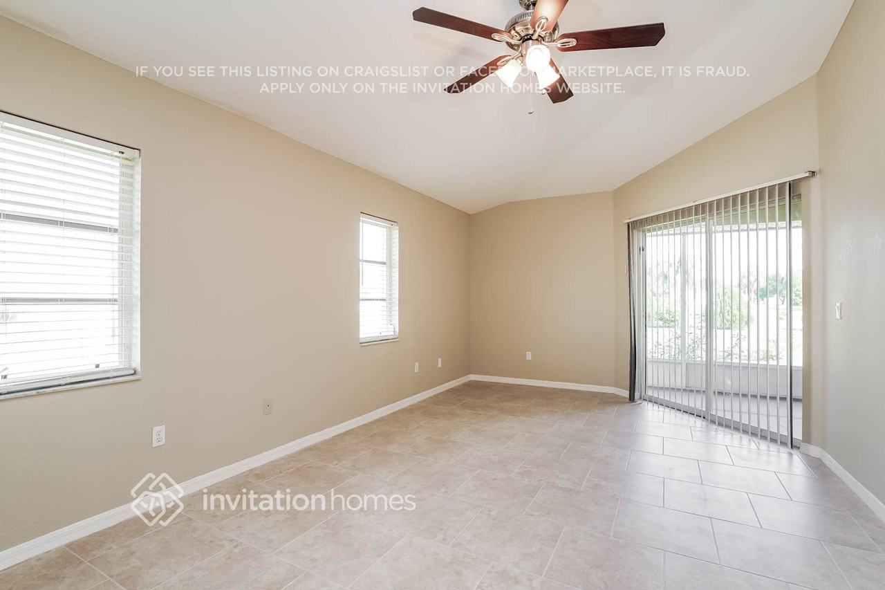 23156 Hillsdale Ave - Photo 4 of 20