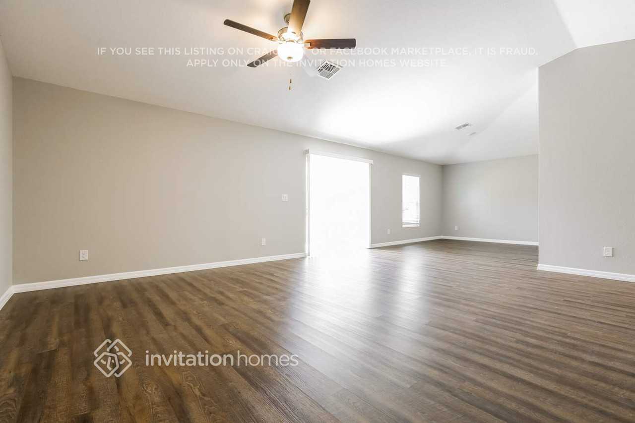 531 Hammond St Sw - Photo 3 of 17