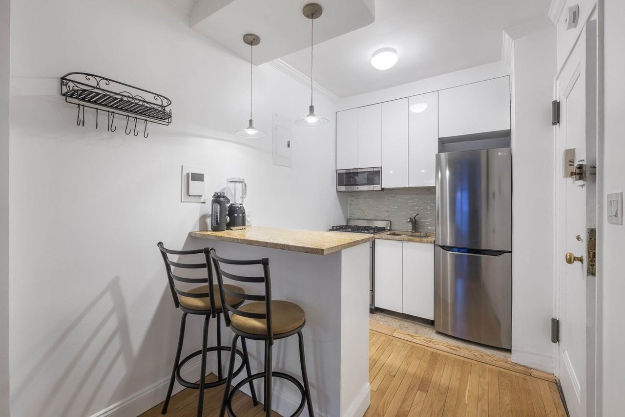 225 E 47th St #4H - Photo 4 of 10