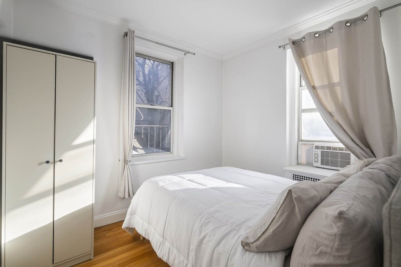 225 E 47th St #4H - Photo 6 of 10