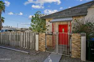 featured image of 1850 West Glenrosa Avenue