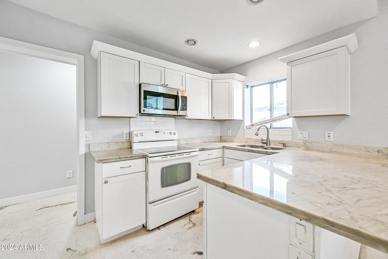 1850 West Glenrosa Avenue - Photo 7 of 22