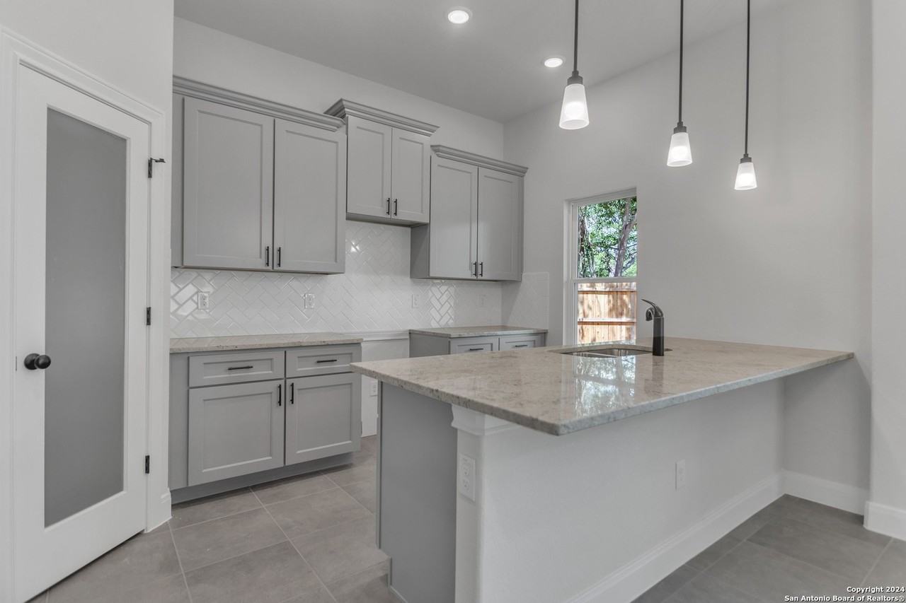 600 Park Cir - Photo 4 of 26